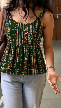 Bandhej tops 