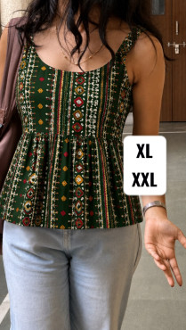 137. Bandhej tops 